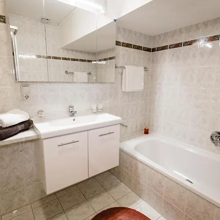 Kroell - Barbara Kroell